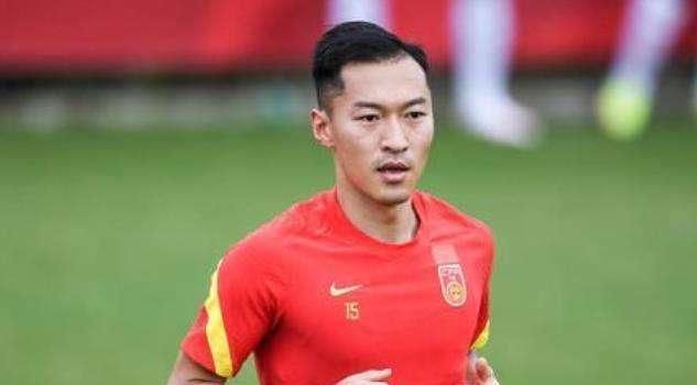 沙特联-吉达联合4-2卡利杰仍居第4 本泽马点射破门+伤退北京时间11月30日23:00，沙特联第15轮吉达联合迎战卡利杰的比赛，上半场科罗纳多推射破门，本泽马点射+中柱随后伤退，纳里点射扳回一城，下半场哈姆达拉点射，扎卡里亚-豪萨维推射破门，特耶斯精彩侧身凌空破门，最终吉达联合4-2卡利杰仍居第4。